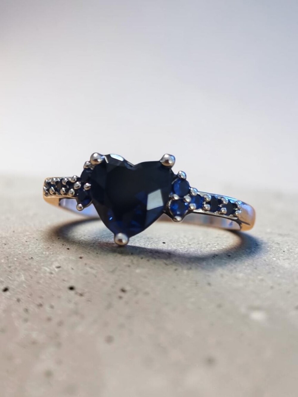 Nwt Sassified Boutique Heart-Cut Blue Sapphire  Colored Halo Ring